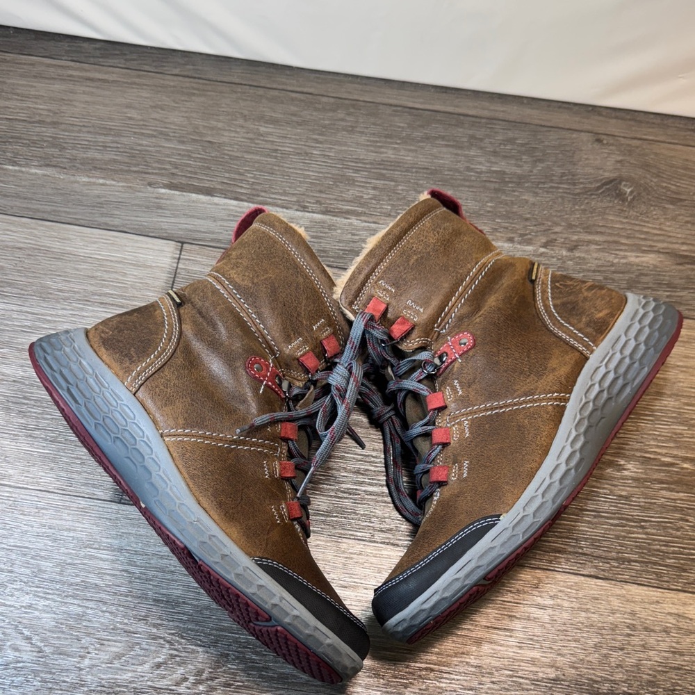 New balance Brown Leather fur lined Boots woman’s 10 (j166)